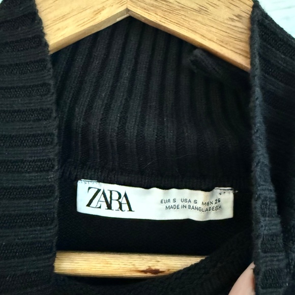 Black and White Turtleneck Sweater - Picture 3 of 3